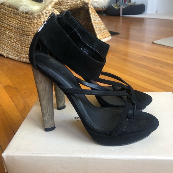 Max Azria Runway Leather Sandals/Shoes - Picture 5 of 6